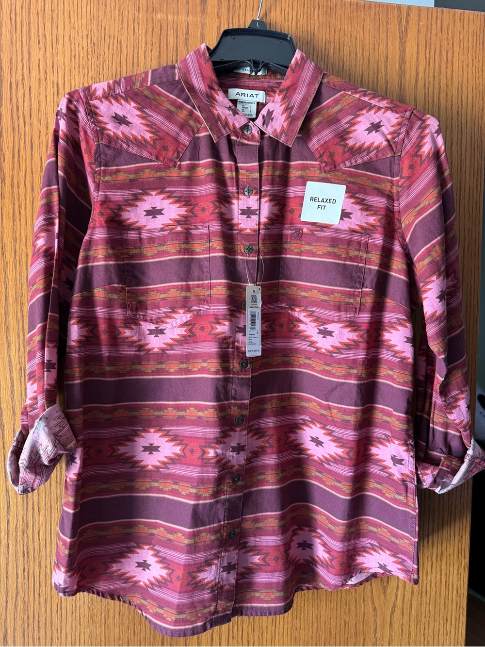 Ariat women’s Relaxed Fit Maroon & Pink Patterned Button-Up Shirt sz l